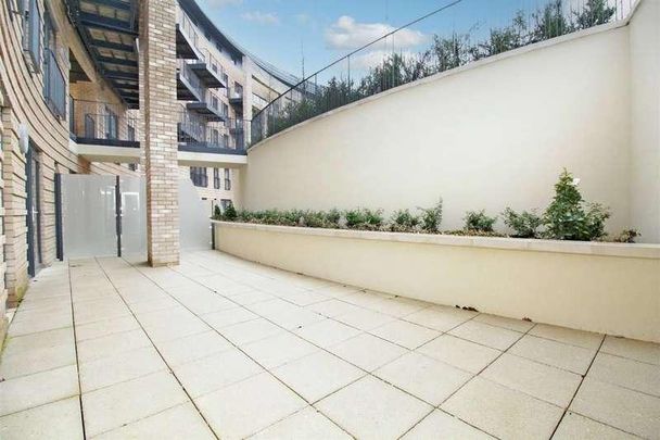 Royal Court, Ha, Stanmore, HA7 - Photo 1