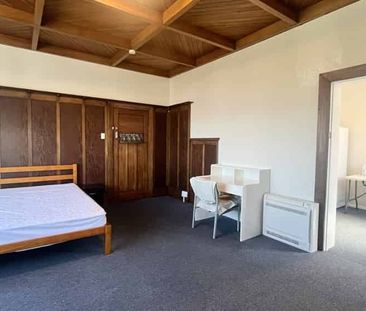 Newly Renovated Self-Contained Apartment - Photo 2