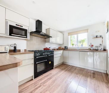 4 bedroom semi-detached house to rent - Photo 5