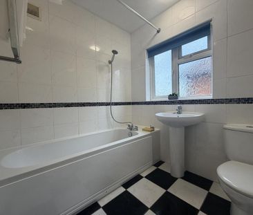 4 bedroom detached house to rent - Photo 6