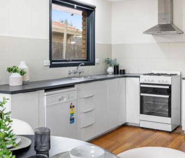 GREAT HOME ON SPACIOUS BLOCK - Photo 3