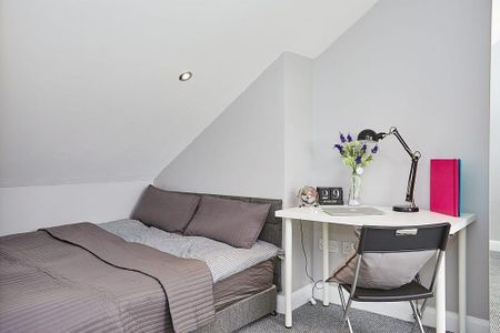 4 bedroom terraced house to rent - Photo 3