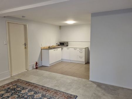 Self contained studio includes bills - Photo 4