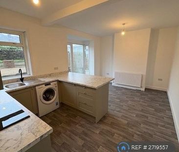 3 bedroom semi-detached house to rent - Photo 5