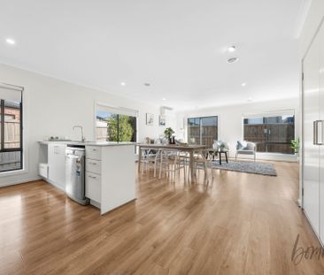 Stunning 3-Bedroom Family Home in Wollert - Photo 2