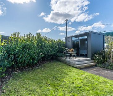 Classic Kiwi Design - Modernised kitchen with 3 + 1 bedrooms (bonus... - Photo 1