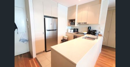 This 1.5 Bedroom Apartment, Offers the ultimate convenience this apartment has it all! - Photo 3