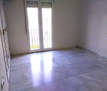 Semi-Detached House in Guadalmina Baja - Photo 1