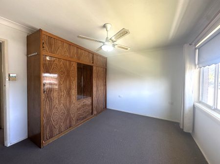 Neat 3 Bedroom House in a great location - Photo 5