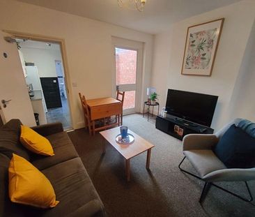 Mixed use to rent - Photo 2