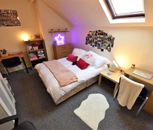 4 bedroom House in Ashville Road, Leeds - Photo 2