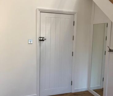 1 Bed Flat, St. Peters Road, CR0 - Photo 2