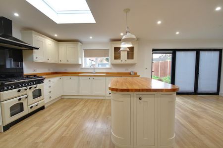 2 bedroom semi-detached bungalow to rent - Photo 3