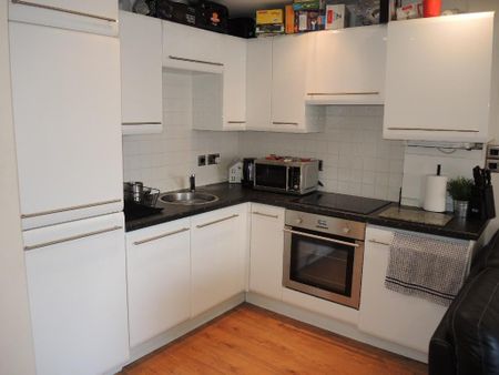 2 bedroom flat to rent - Photo 4
