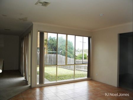 28 Rangeview Terrace, BULLEEN - Photo 4