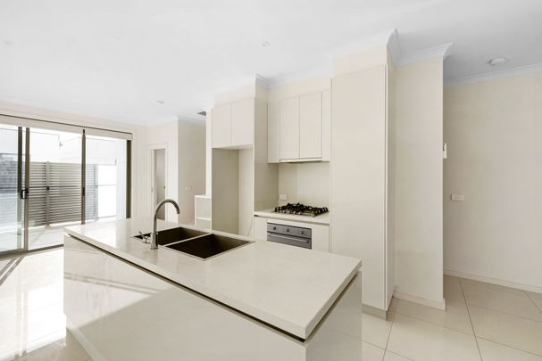 2 BEDROOM TOWNHOUSE MINUTES FROM TEMPLESTOWE VILLAGE - Photo 1