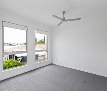 Spacious Dual-Ensuite Townhouse in Prime Location! - Photo 6