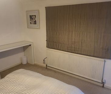 3 Bed Semi-Detached House, Gresham Close, LU2 - Photo 2