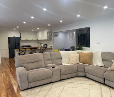 Large Family Home-Springwood - Photo 3