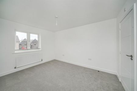 4 bedroom semi-detached house to rent - Photo 2