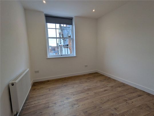 A lovely modern one bedroom flat close to the train station and city centre - Photo 1