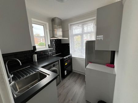 2 Bed Flat, Woodhouse Road, N12 - Photo 5