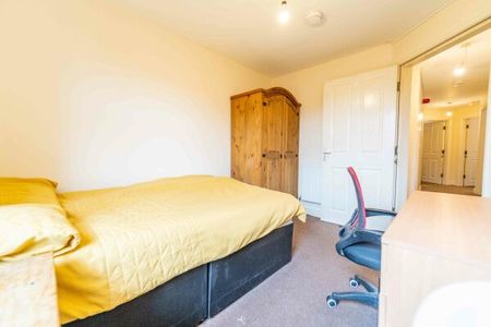 Room 9, First Floor Flat, Park farm House, 103 Haxby Road - Photo 3