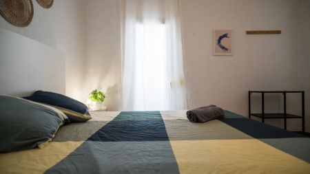 Room in a shared 8-bedroom apartment for rent in la Dreta de l'Eixample, Barcelona, suitable for professionals and students. - Photo 3