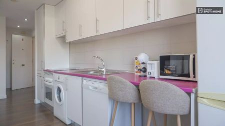1-bedroom apartment for rent in Madrid - Photo 4