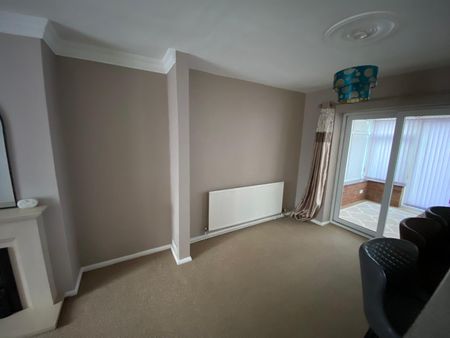 Queenswood Crescent - Photo 5
