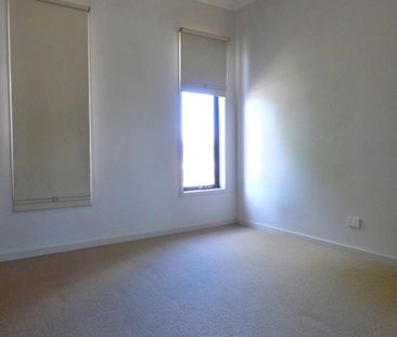 Large scale unit in prime location - Photo 3