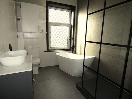 2 bedroom end of terrace house to rent - Photo 5