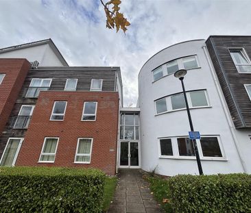 2 bedroom ground floor flat to rent - Photo 2