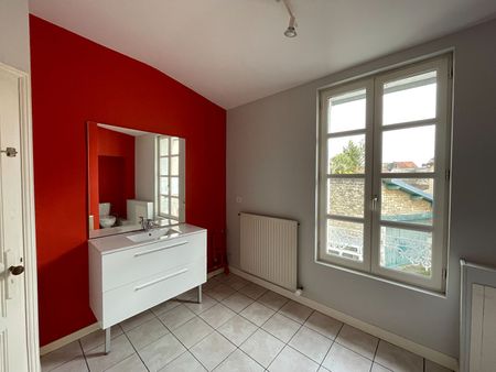 Location maison 3 pièces, 70.00m², Fontenay-le-Comte - Photo 2
