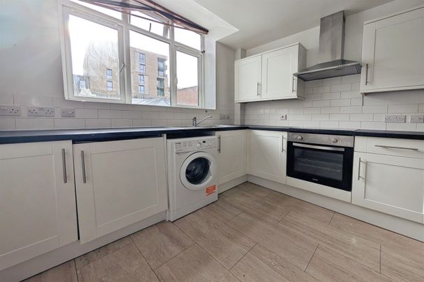 Hanover Buildings, SO14 - Photo 1