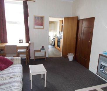 3 bedroom flat to rent - Photo 2