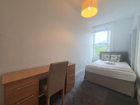 4 bedroom flat to rent - Photo 3