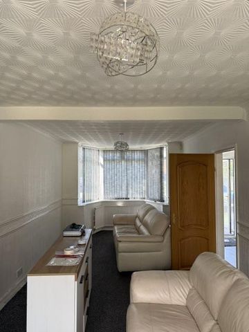 3 bedroom semi-detached house to rent - Photo 4