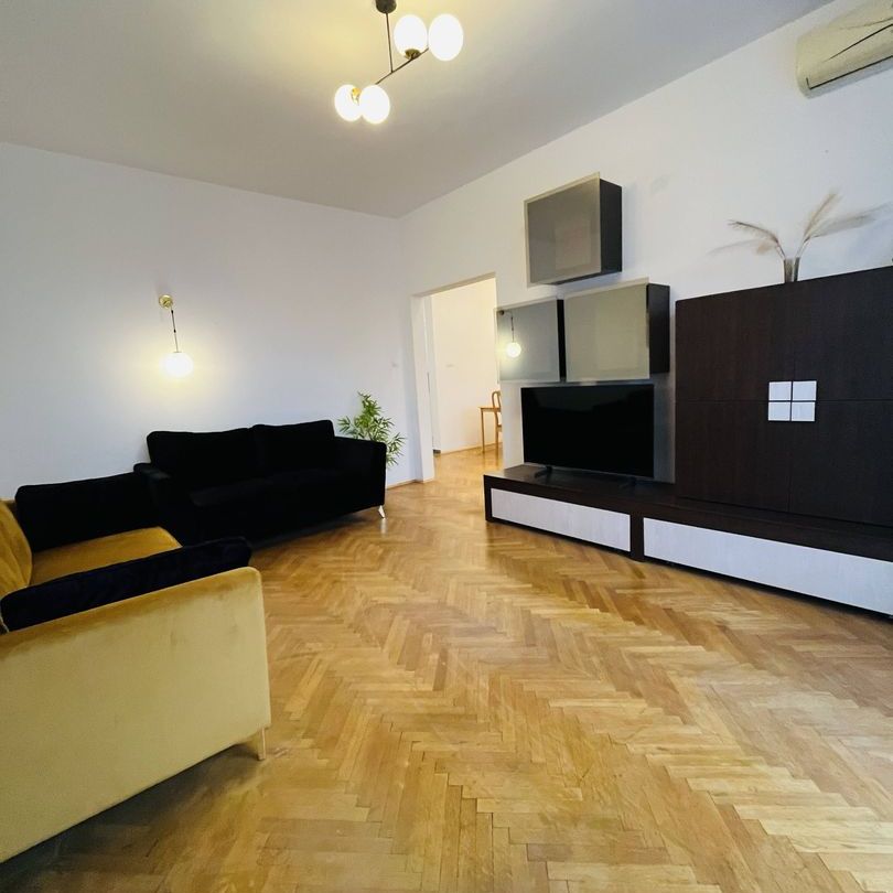 Apartament 4 Camere, Centrala Proprie , Metrou Universitate - Photo 1