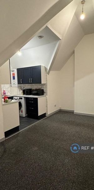 1 bedroom in a flat share to rent - Photo 1