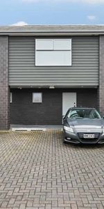 Self contained unit - Photo 4