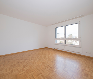 Schöne 4.5-Zimmerwohnung an zentraler Lage - Photo 1