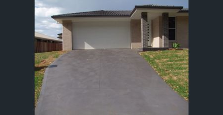 Modern four-bedroom, opposite bushland reserves - Photo 3