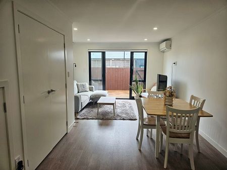 2-bed townhouse in sought-after location! - Photo 5