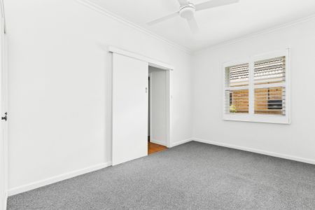Picture Perfect - Tree Lined Street, Charming Two Bedroom Home - Photo 3