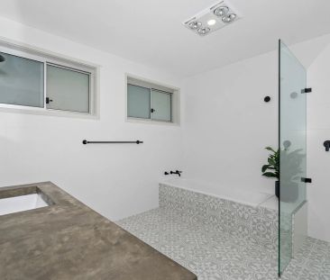 CHARMING LOCATION - LOVELY 4 BEDROOM HOME - Photo 1