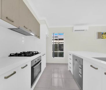 “Stunning Family Home” - Photo 2