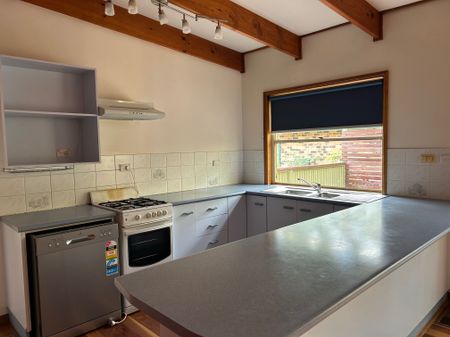 More than meets the Eye - Photo 5