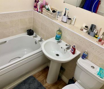 3 bedroom semi-detached house to rent - Photo 6