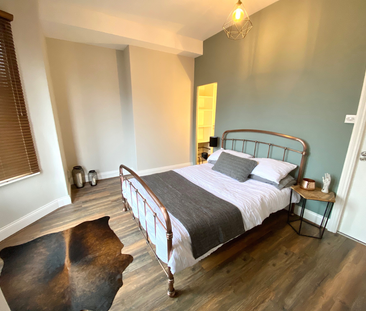 Luxury Room in 2 Bedroom Apartment In the Heart of Heaton Room 2 - Photo 3